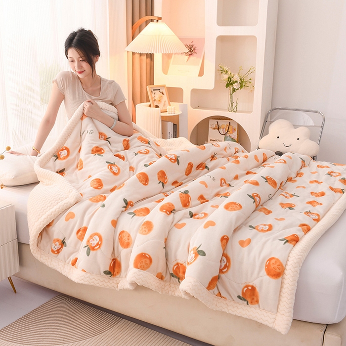 91家纺网 家纺一手货源 找家纺 印季家纺 2025新款三层夹棉印花牛奶绒毛毯毯子 果味兔