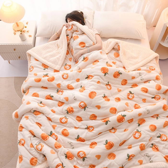 91家纺网 家纺一手货源 找家纺 印季家纺 2025新款三层夹棉印花牛奶绒毛毯毯子 果味兔