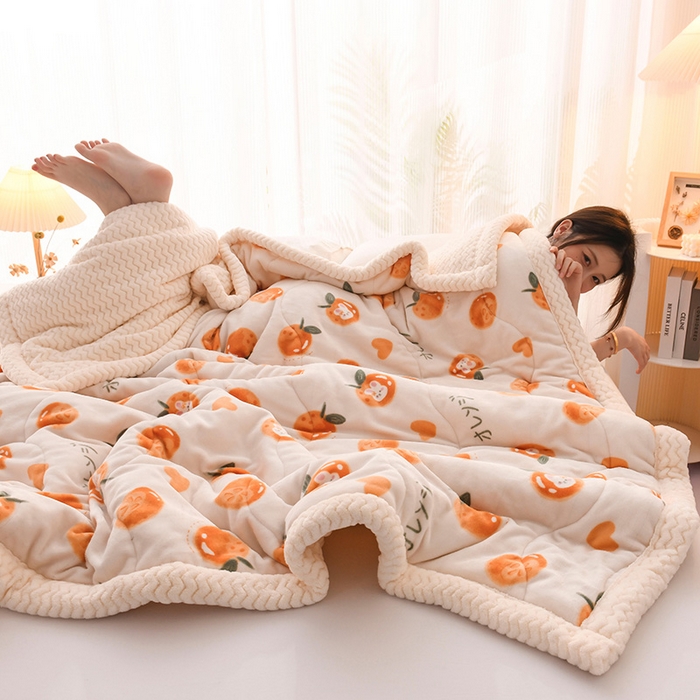 91家纺网 家纺一手货源 找家纺 印季家纺 2025新款三层夹棉印花牛奶绒毛毯毯子 果味兔