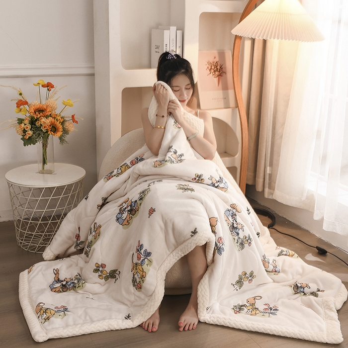 91家纺网 家纺一手货源 找家纺 印季家纺 2025新款三层夹棉印花牛奶绒毛毯毯子 花丛兔