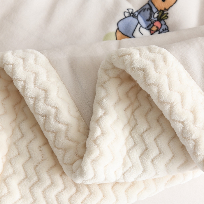 91家纺网 家纺一手货源 找家纺 印季家纺 2025新款三层夹棉印花牛奶绒毛毯毯子 花丛兔