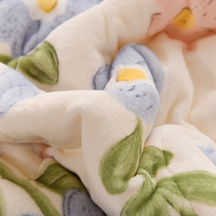 91家纺网 家纺一手货源 找家纺 印季家纺 2025新款三层夹棉印花牛奶绒毛毯毯子 蓝色心情