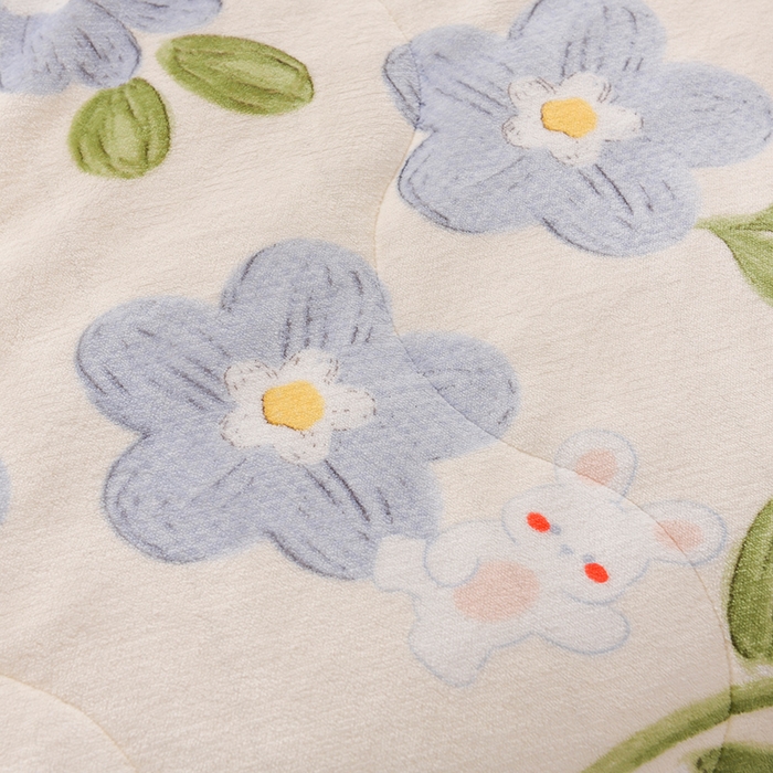 91家纺网 家纺一手货源 找家纺 印季家纺 2025新款三层夹棉印花牛奶绒毛毯毯子 蓝色心情