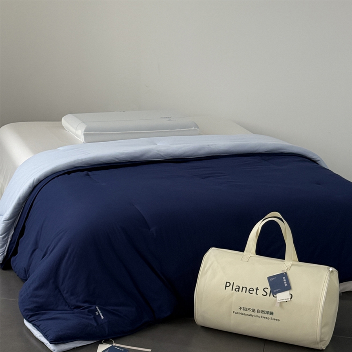 91家纺网 家纺一手货源 找家纺 （总）纯优家纺 2025新款亚朵同款四季控温被pro2.0 字母被子被芯