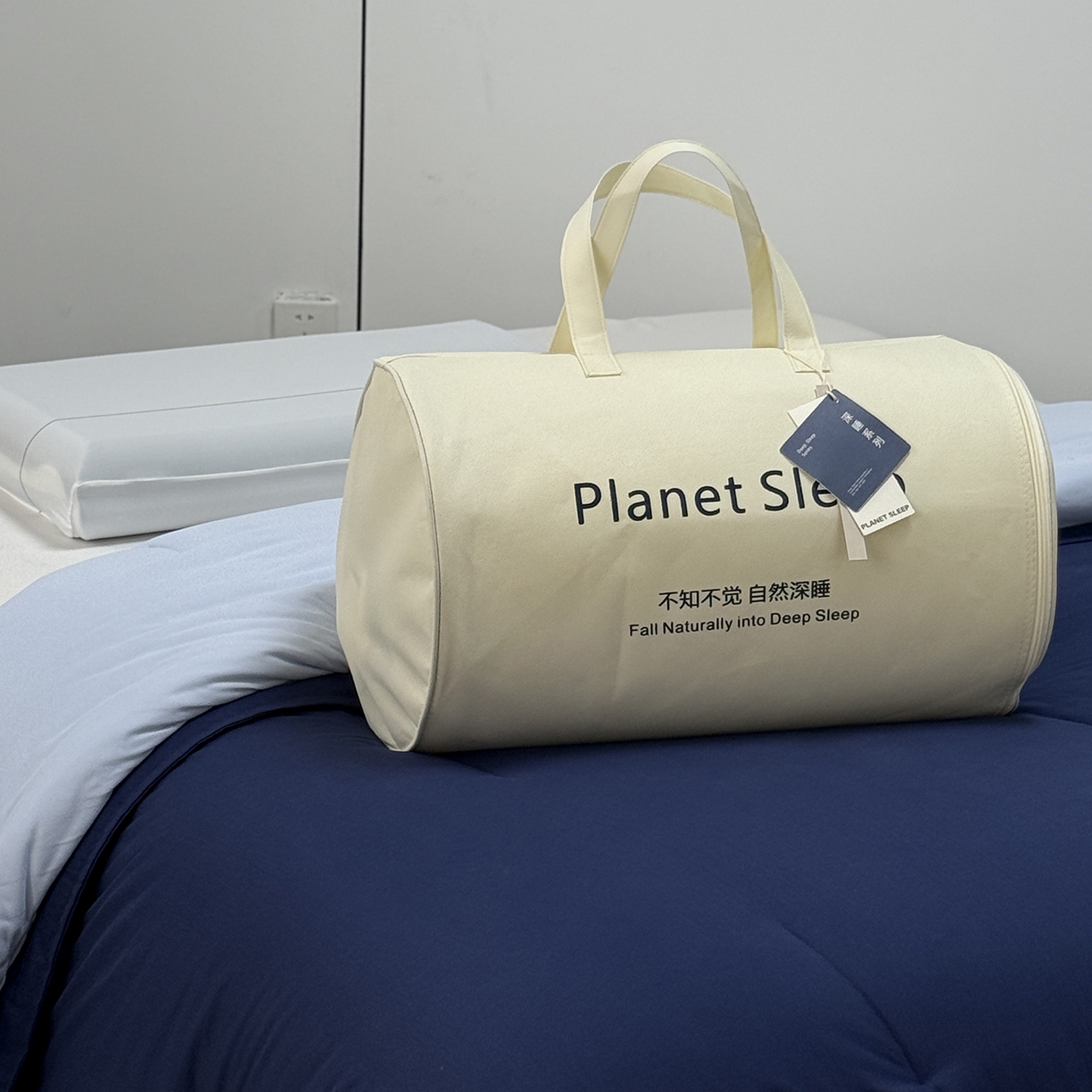 91家纺网 家纺一手货源 找家纺 （总）纯优家纺 2025新款亚朵同款四季控温被pro2.0 字母被子被芯