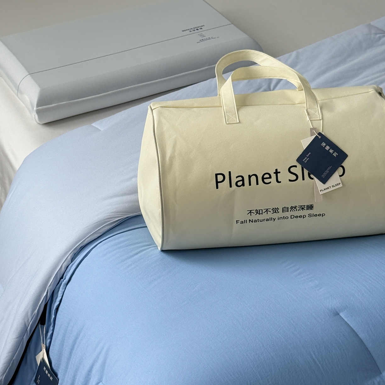 91家纺网 家纺一手货源 找家纺 纯优家纺 2025新款亚朵同款四季控温被pro2.0 字母被子被芯 清澄蓝