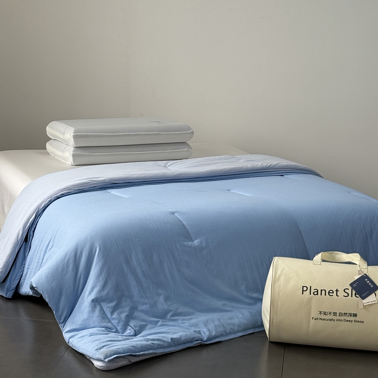 91家纺网 家纺一手货源 找家纺 纯优家纺 2025新款亚朵同款四季控温被pro2.0 字母被子被芯 清澄蓝