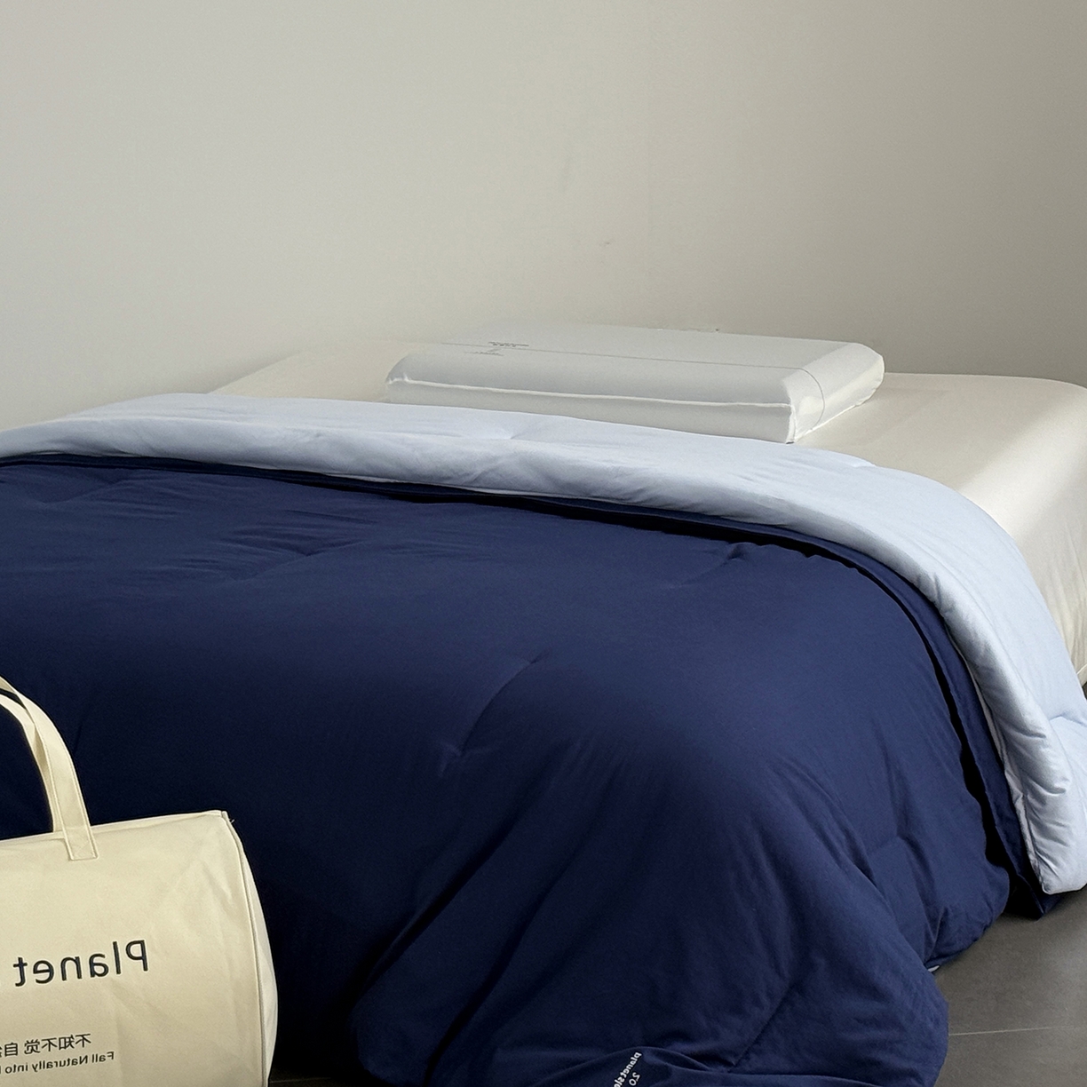 91家纺网 家纺一手货源 找家纺 （总）纯优家纺 2025新款亚朵同款四季控温被pro2.0 字母被子被芯