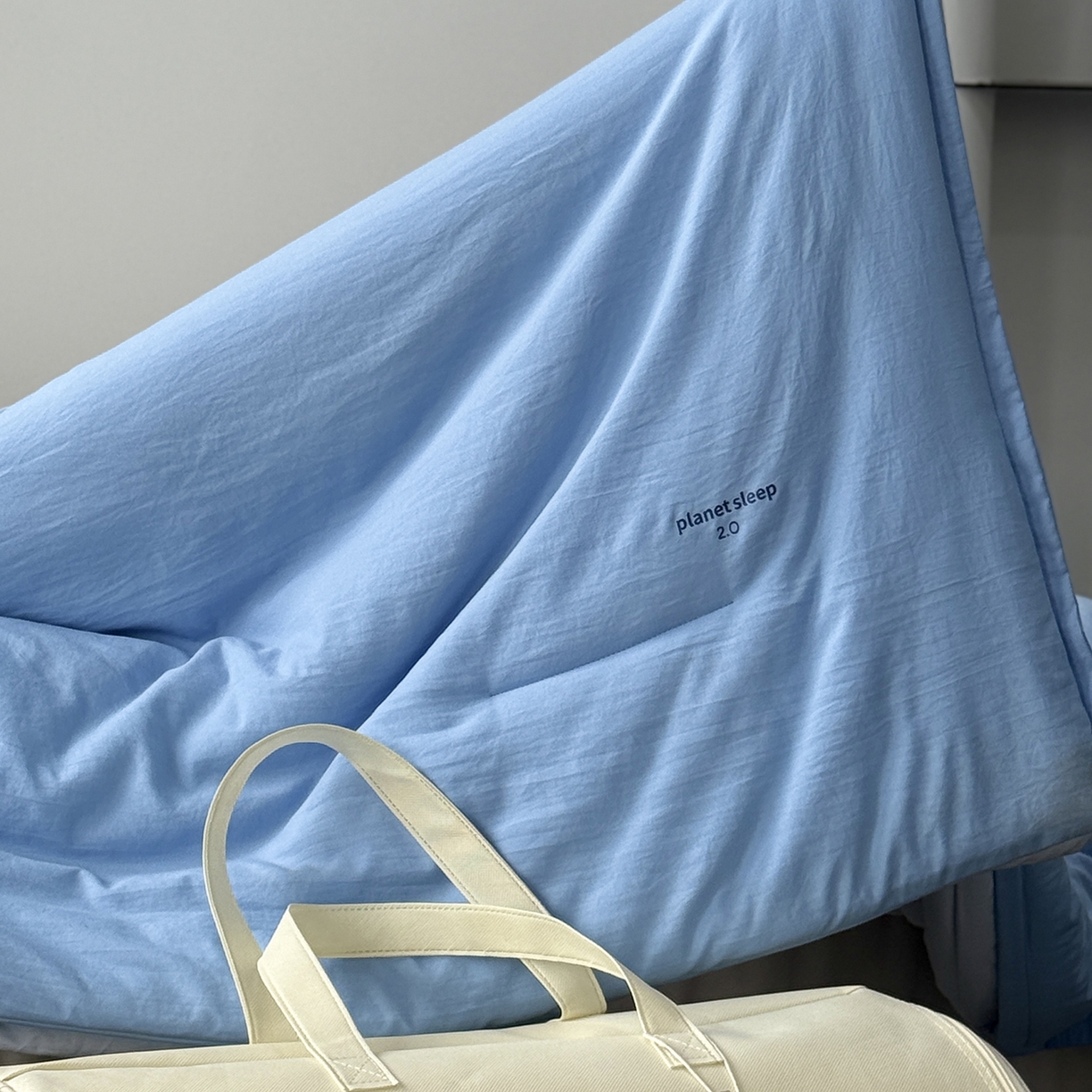 91家纺网 家纺一手货源 找家纺 纯优家纺 2025新款亚朵同款四季控温被pro2.0 字母被子被芯 清澄蓝