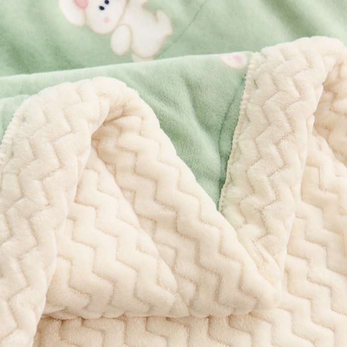 91家纺网 家纺一手货源 找家纺 印季家纺 2025新款三层夹棉印花牛奶绒毛毯毯子 绿洲兔