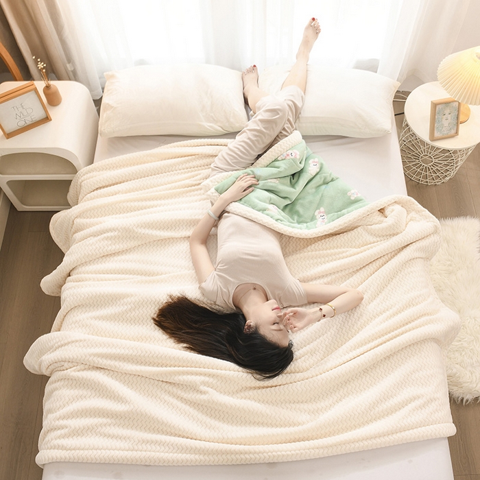 91家纺网 家纺一手货源 找家纺 印季家纺 2025新款三层夹棉印花牛奶绒毛毯毯子 绿洲兔