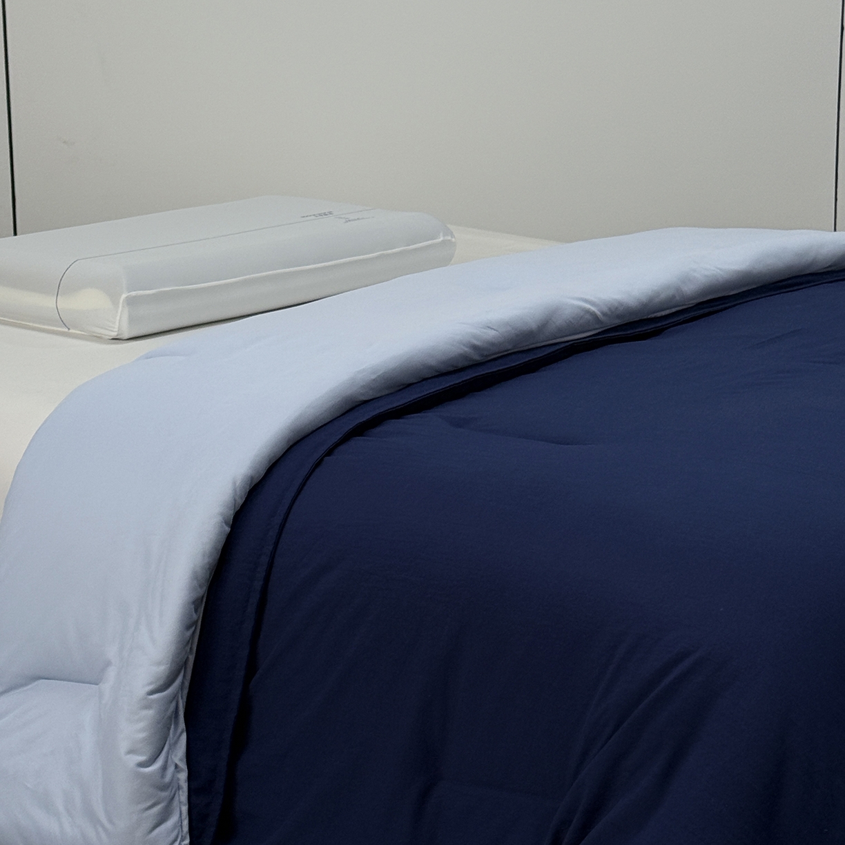 91家纺网 家纺一手货源 找家纺 纯优家纺 2025新款亚朵同款四季控温被pro2.0 字母被子被芯 深睡蓝