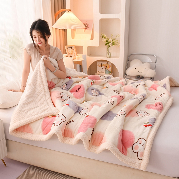 91家纺网 家纺一手货源 找家纺 印季家纺 2025新款三层夹棉印花牛奶绒毛毯毯子 萌心兔