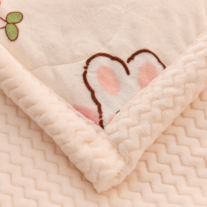 91家纺网 家纺一手货源 找家纺 印季家纺 2025新款三层夹棉印花牛奶绒毛毯毯子 萌心兔