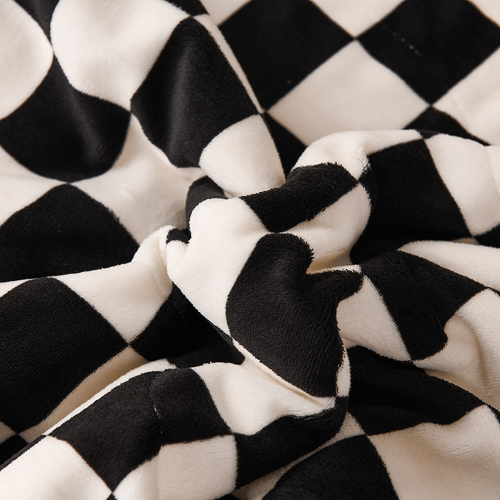 91家纺网 家纺一手货源 找家纺 印季家纺 2025新款三层夹棉印花牛奶绒毛毯毯子 棋盘格-黑-贝贝绒