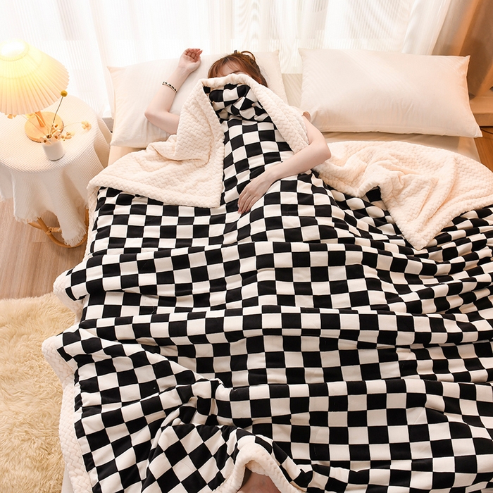 91家纺网 家纺一手货源 找家纺 印季家纺 2025新款三层夹棉印花牛奶绒毛毯毯子 棋盘格-黑-贝贝绒