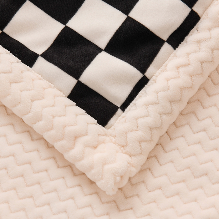 91家纺网 家纺一手货源 找家纺 印季家纺 2025新款三层夹棉印花牛奶绒毛毯毯子 棋盘格-黑-贝贝绒
