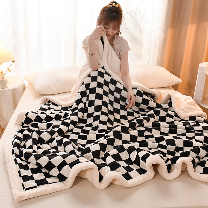91家纺网 家纺一手货源 找家纺 印季家纺 2025新款三层夹棉印花牛奶绒毛毯毯子 棋盘格-黑-羊羔绒