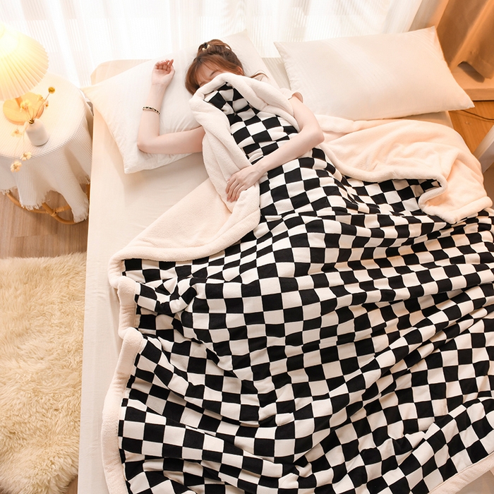 91家纺网 家纺一手货源 找家纺 印季家纺 2025新款三层夹棉印花牛奶绒毛毯毯子 棋盘格-黑-羊羔绒
