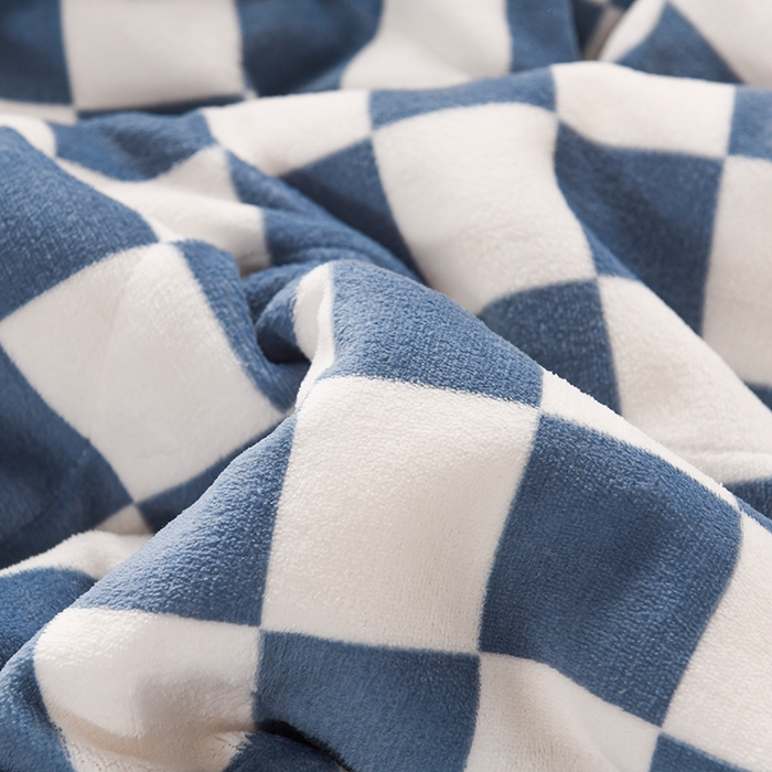 91家纺网 家纺一手货源 找家纺 印季家纺 2025新款三层夹棉印花牛奶绒毛毯毯子 棋盘格-蓝-贝贝绒（白）