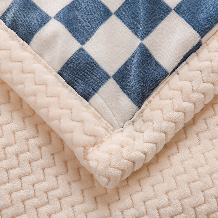 91家纺网 家纺一手货源 找家纺 印季家纺 2025新款三层夹棉印花牛奶绒毛毯毯子 棋盘格-蓝-贝贝绒（白）