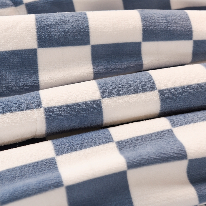 91家纺网 家纺一手货源 找家纺 印季家纺 2025新款三层夹棉印花牛奶绒毛毯毯子 棋盘格-蓝-羊羔绒（灰）