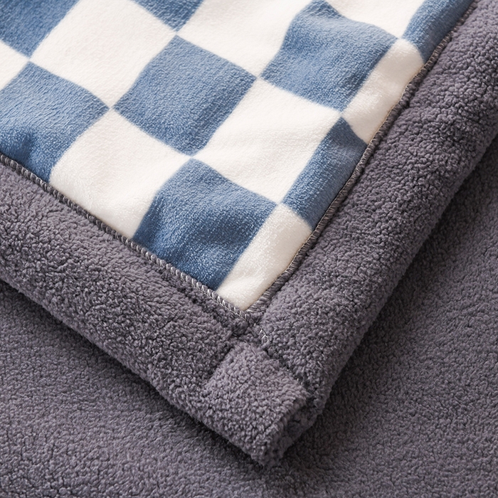 91家纺网 家纺一手货源 找家纺 印季家纺 2025新款三层夹棉印花牛奶绒毛毯毯子 棋盘格-蓝-羊羔绒（灰）