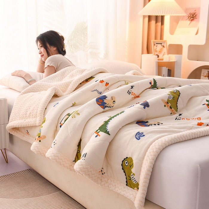 91家纺网 家纺一手货源 找家纺 印季家纺 2025新款三层夹棉印花牛奶绒毛毯毯子 趣味恐龙