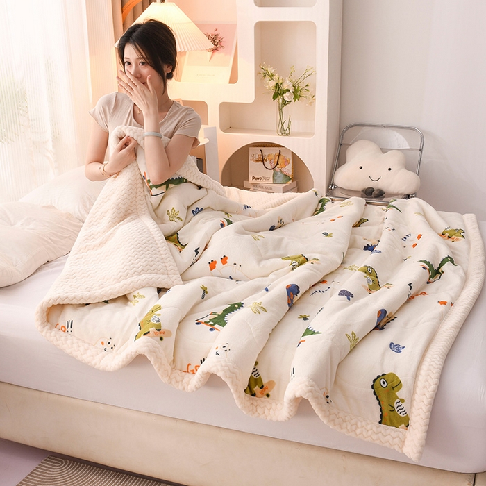 91家纺网 家纺一手货源 找家纺 印季家纺 2025新款三层夹棉印花牛奶绒毛毯毯子 趣味恐龙