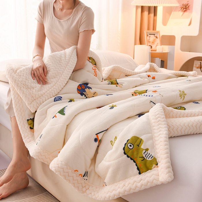 91家纺网 家纺一手货源 找家纺 印季家纺 2025新款三层夹棉印花牛奶绒毛毯毯子 趣味恐龙