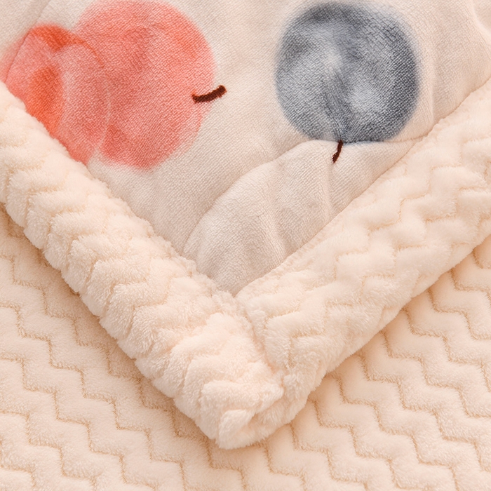 91家纺网 家纺一手货源 找家纺 印季家纺 2025新款三层夹棉印花牛奶绒毛毯毯子 桃桃兔