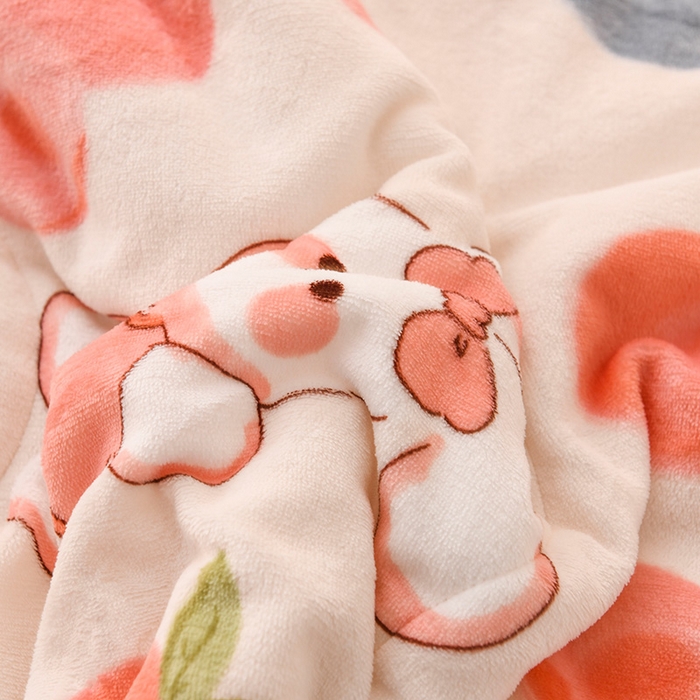 91家纺网 家纺一手货源 找家纺 印季家纺 2025新款三层夹棉印花牛奶绒毛毯毯子 桃桃兔
