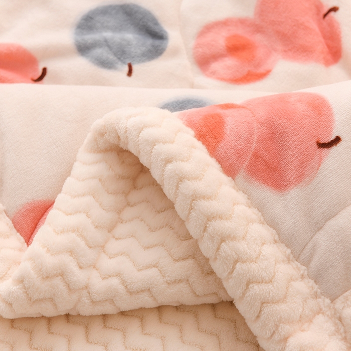 91家纺网 家纺一手货源 找家纺 印季家纺 2025新款三层夹棉印花牛奶绒毛毯毯子 桃桃兔