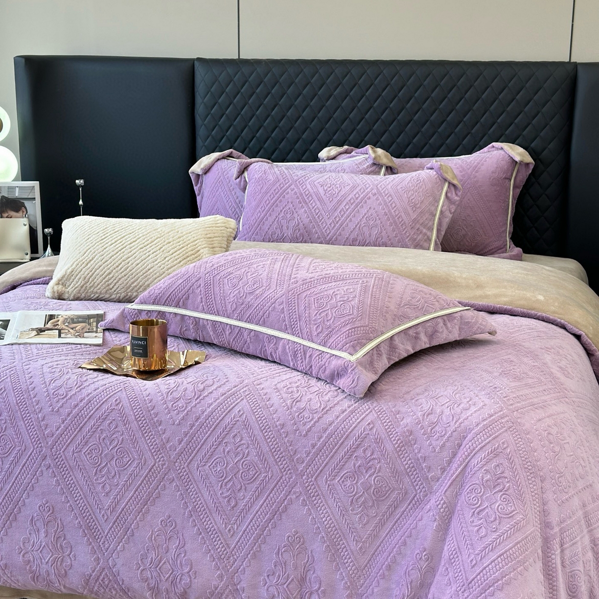 91家纺网 家纺一手货源 找家纺 纯优家纺 2025新款秋冬抖音直播爆款230g牛奶绒雕花四件套-悦薇 悦薇-紫色