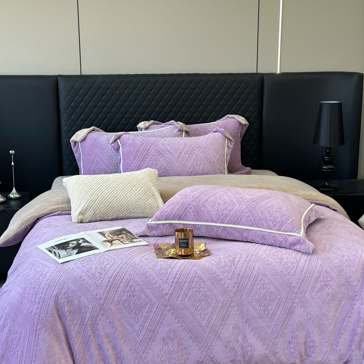 91家纺网 家纺一手货源 找家纺 纯优家纺 2025新款秋冬抖音直播爆款230g牛奶绒雕花四件套-悦薇 悦薇-紫色