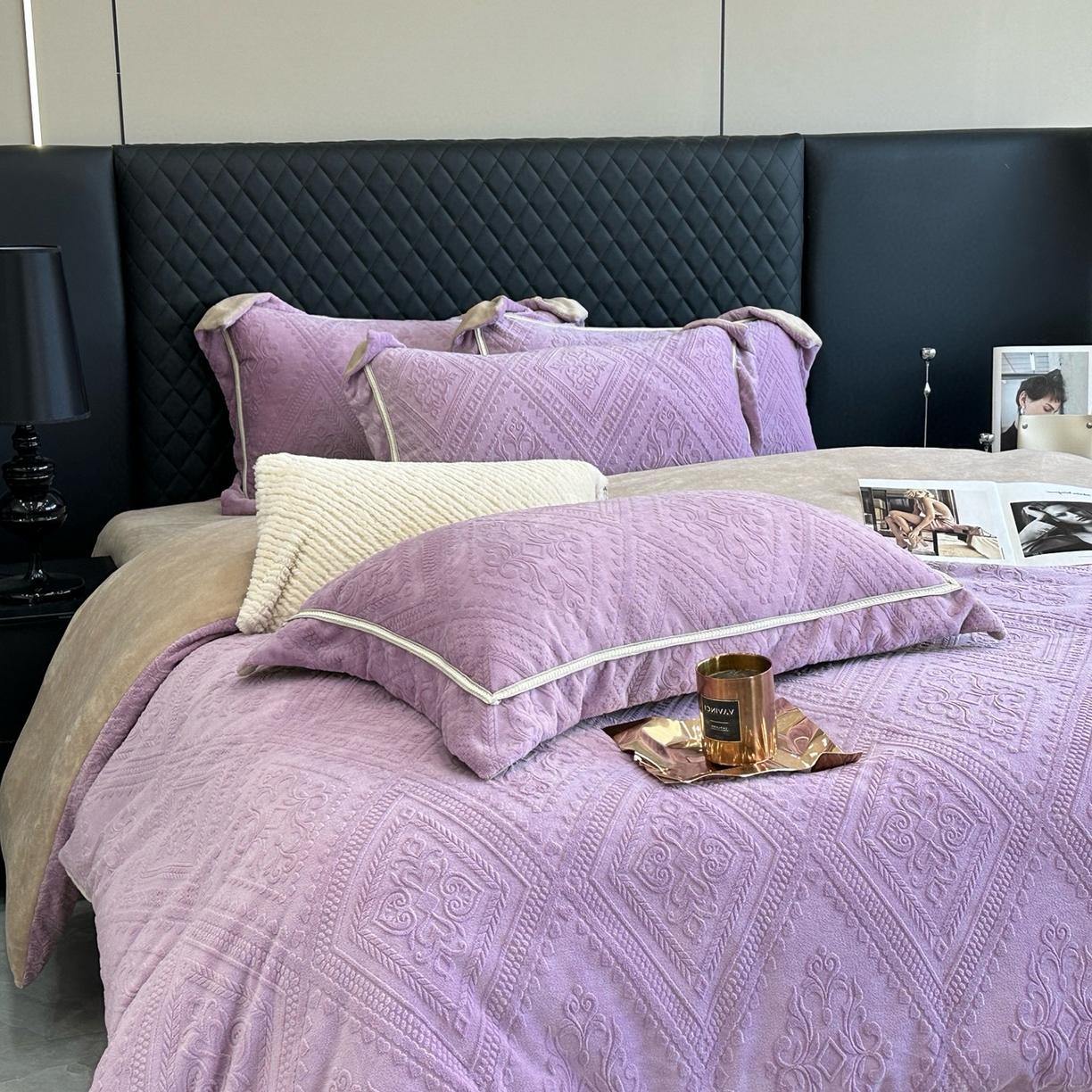 91家纺网 家纺一手货源 找家纺 纯优家纺 2025新款秋冬抖音直播爆款230g牛奶绒雕花四件套-悦薇 悦薇-紫色