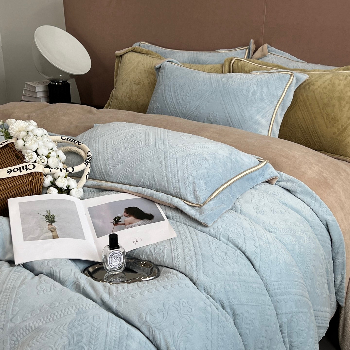 91家纺网 家纺一手货源 找家纺 纯优家纺 2025新款秋冬抖音直播爆款230g牛奶绒雕花四件套-悦薇 悦薇-蓝