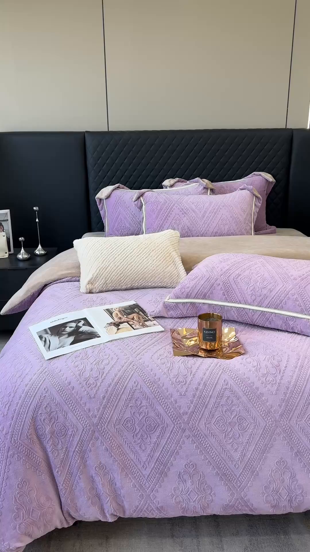 91家纺网 家纺一手货源 找家纺 纯优家纺 2025新款秋冬抖音直播爆款230g牛奶绒雕花四件套-悦薇 悦薇-紫色