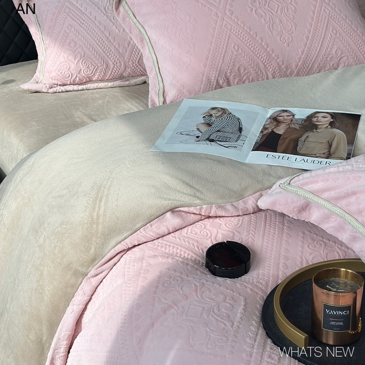 91家纺网 家纺一手货源 找家纺 纯优家纺 2025新款秋冬抖音直播爆款230g牛奶绒雕花四件套-悦薇 悦薇-粉