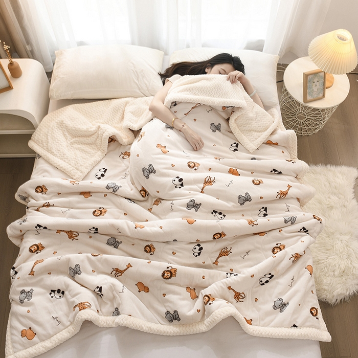 91家纺网 家纺一手货源 找家纺 印季家纺 2025新款三层夹棉印花牛奶绒毛毯毯子 小动物