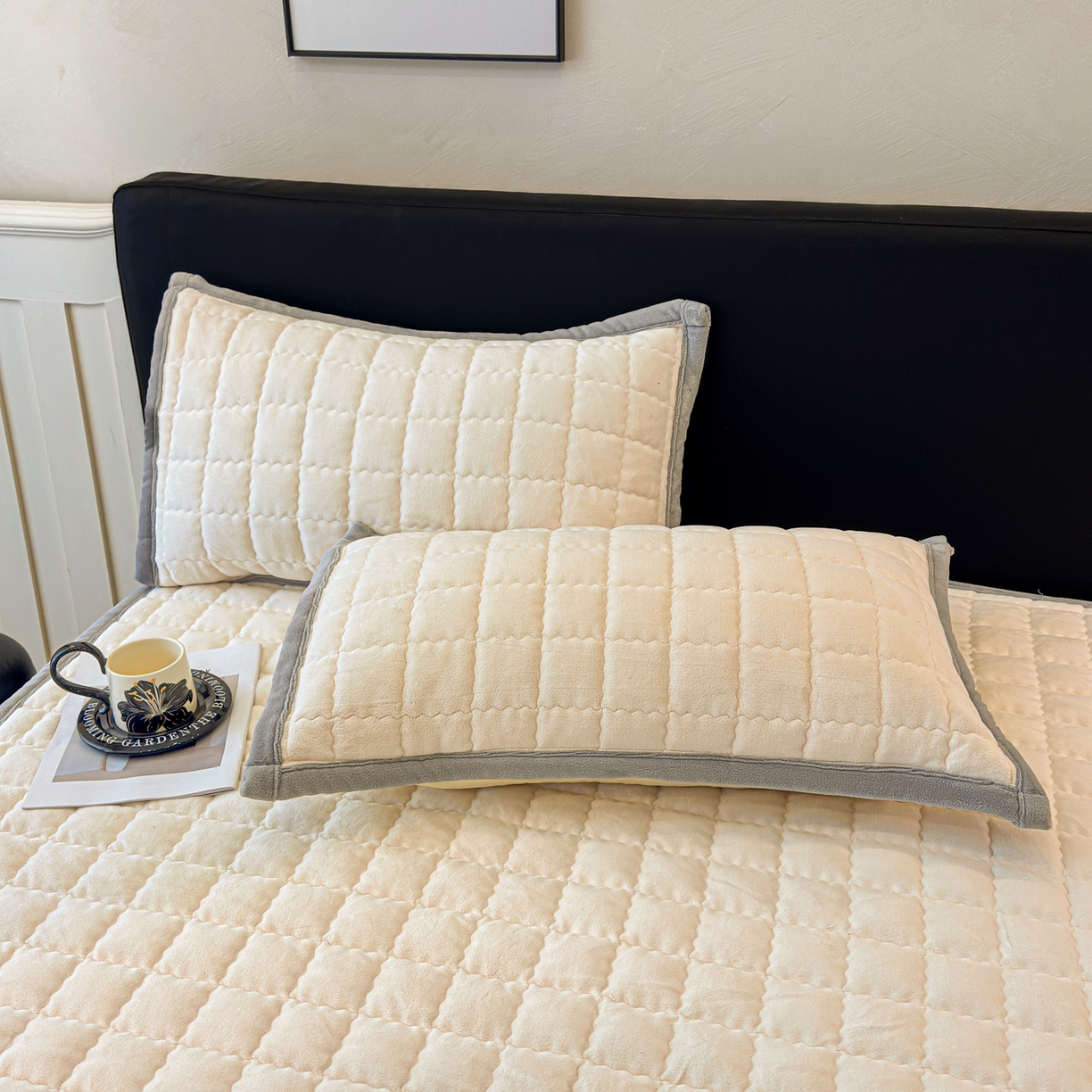 91家纺网 家纺一手货源 找家纺 颜选 2025新款高克重牛奶绒夹棉床垫-小白系列 米白-小白