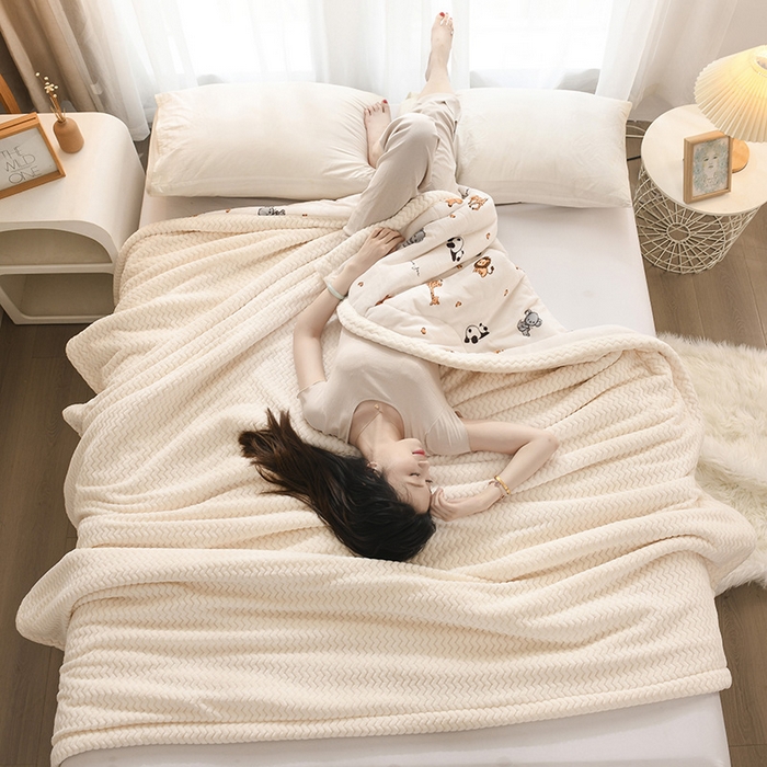 91家纺网 家纺一手货源 找家纺 印季家纺 2025新款三层夹棉印花牛奶绒毛毯毯子 小动物