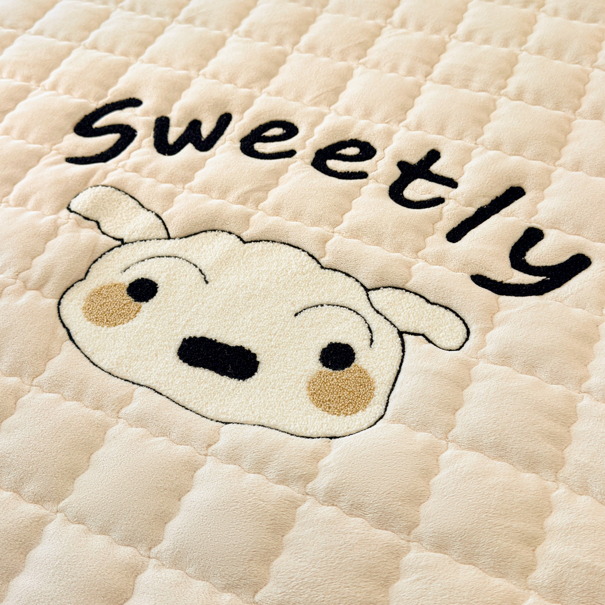 91家纺网 家纺一手货源 找家纺 颜选 2025新款高克重牛奶绒夹棉床垫-小白系列 米白-小白