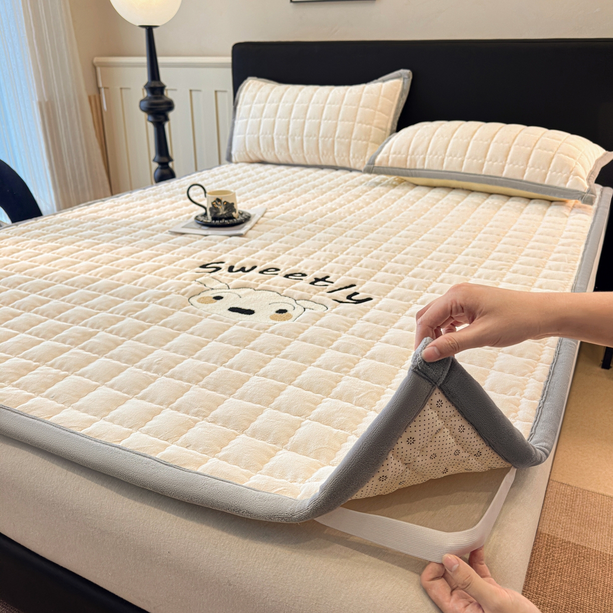 91家纺网 家纺一手货源 找家纺 （总）颜选 2025新款高克重牛奶绒夹棉床垫-小白系列