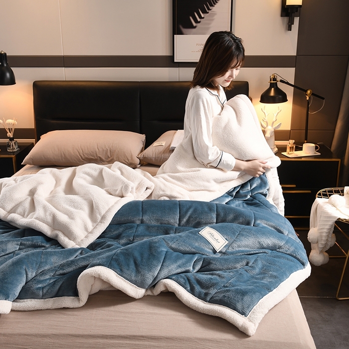 91家纺网 家纺一手货源 找家纺 （总）印季家纺 2025秋冬新款三层夹棉加厚复合羊羔绒毛毯毯子多功能盖毯