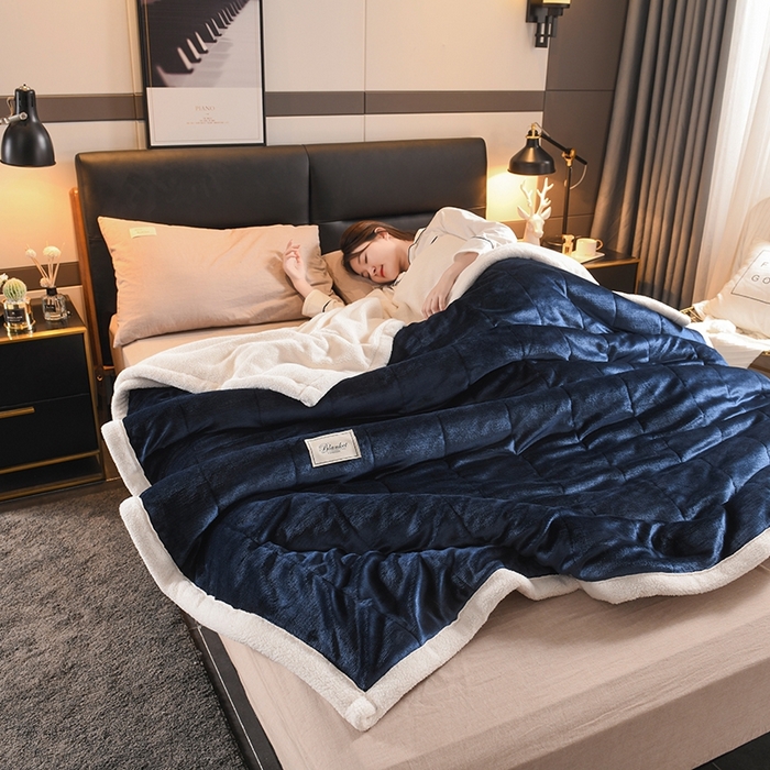 91家纺网 家纺一手货源 找家纺 （总）印季家纺 2025秋冬新款三层夹棉加厚复合羊羔绒毛毯毯子多功能盖毯