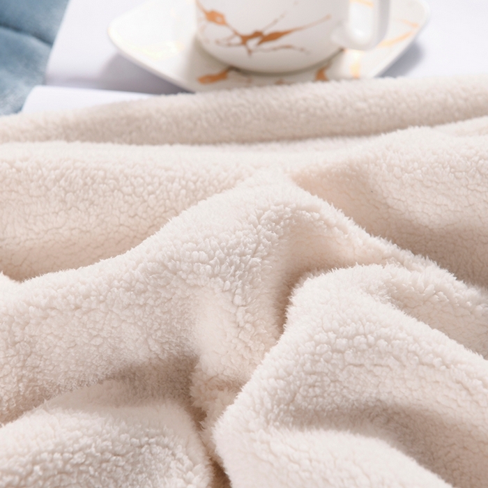 91家纺网 家纺一手货源 找家纺 印季家纺 2025秋冬新款三层夹棉加厚复合羊羔绒毛毯毯子多功能盖毯 蓝灰+白