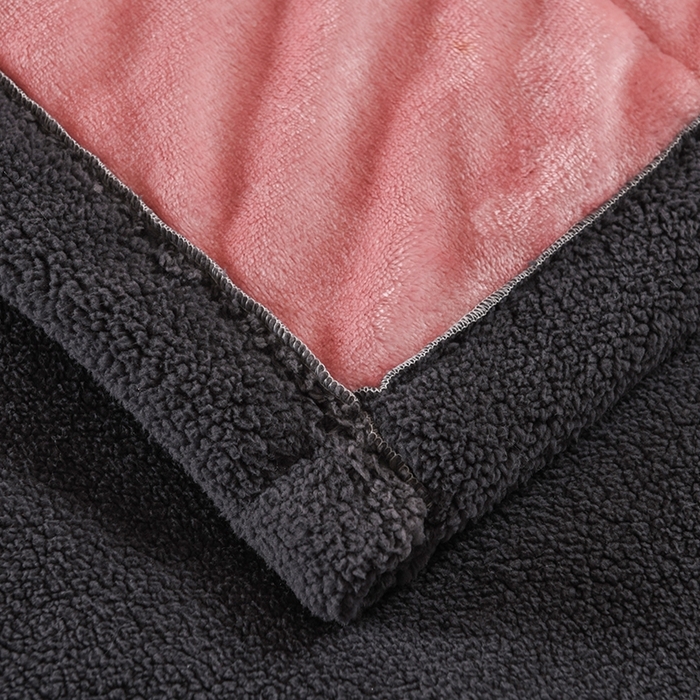 91家纺网 家纺一手货源 找家纺 印季家纺 2025秋冬新款三层夹棉加厚复合羊羔绒毛毯毯子多功能盖毯 粉+灰