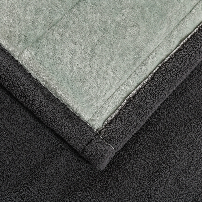 91家纺网 家纺一手货源 找家纺 印季家纺 2025秋冬新款三层夹棉加厚复合羊羔绒毛毯毯子多功能盖毯 墨绿+灰
