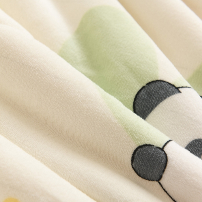 91家纺网 家纺一手货源 找家纺 印季家纺 2025新款三层夹棉印花牛奶绒毛毯毯子 小熊猫